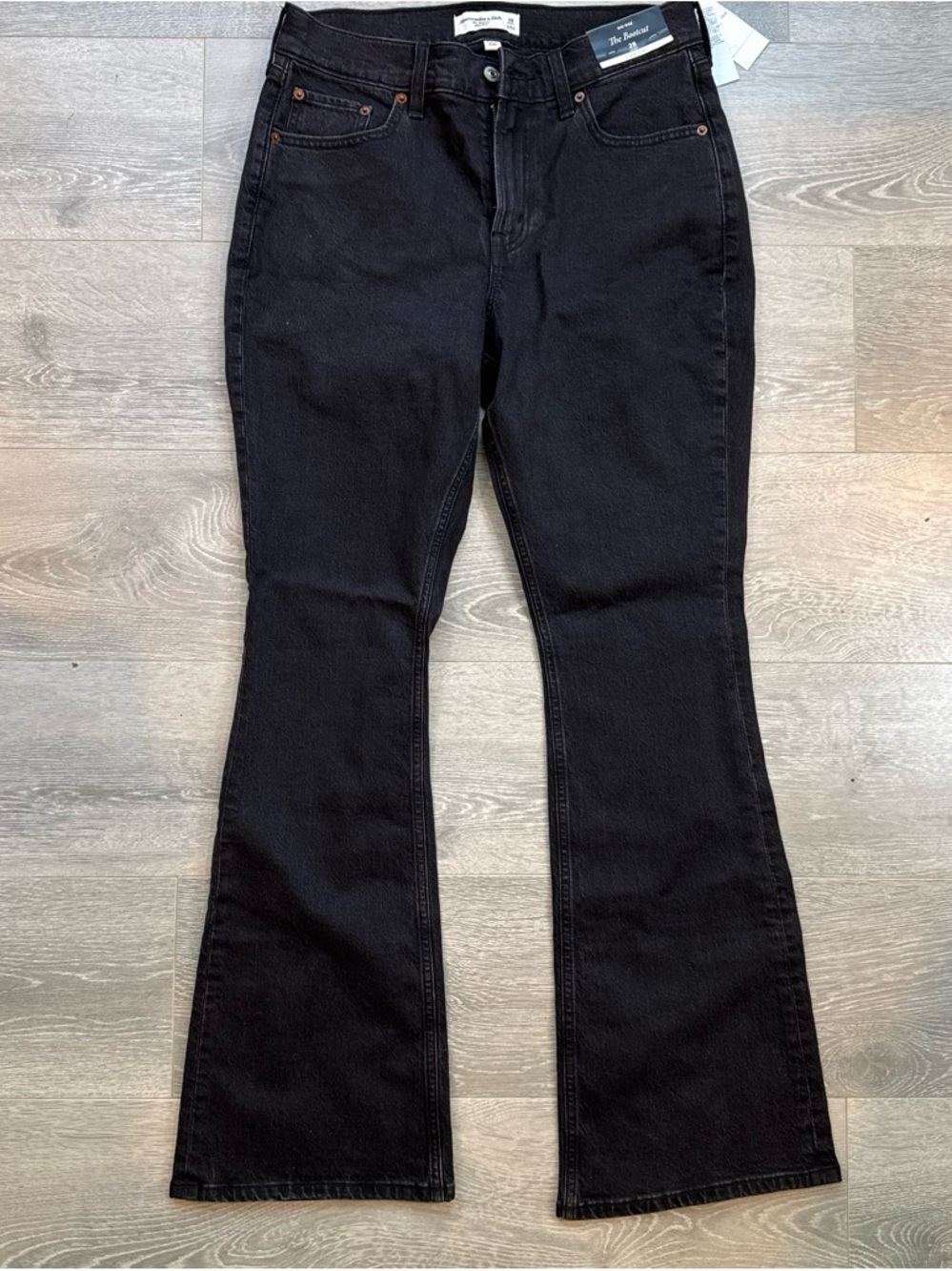 Abercrombie & Fitch - Curve Love Bootcut Midrise 28 Short
